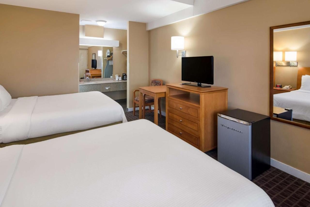 Surestay Hotel By Best Western North Vancouver Capilano Bagian luar foto